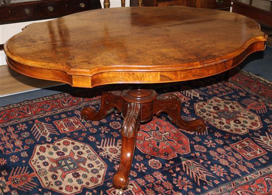 A Victorian figured walnut breakfast table, W.145cm